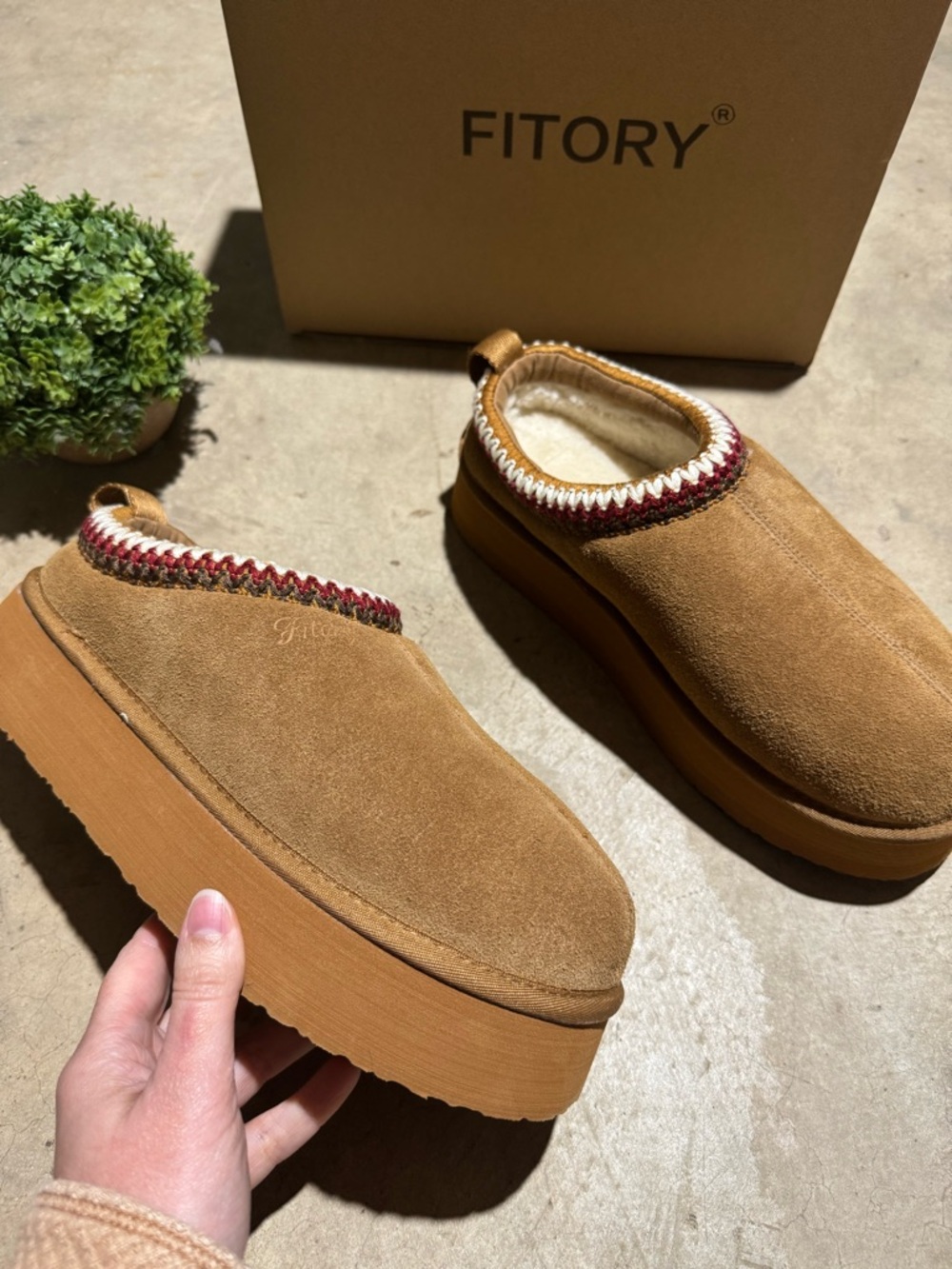 Fitory NWT Platform Slippers Women Size 10 Brown Tan Faux Suede Shearling Cozy